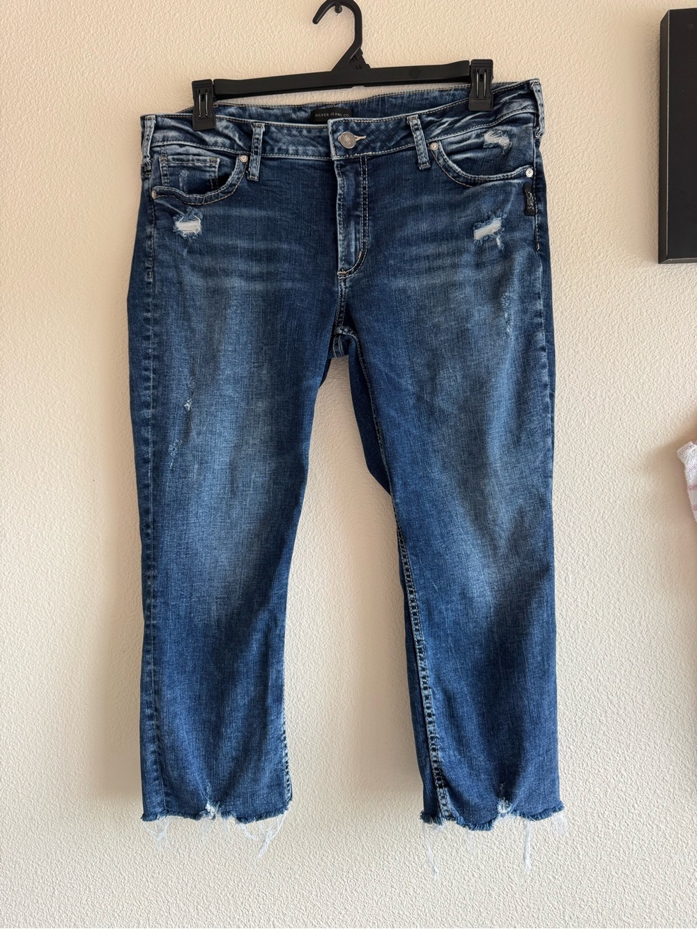 Silver Jeans Cropped Distressed Mid-Blue Capri Jeans - Picture 2 of 7